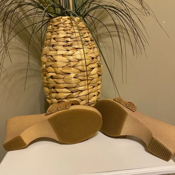 TWO LIPS Vintage Wooden Clogs - Picture 6 of 14